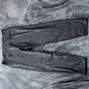 American Eagle black and gray snake print leggings